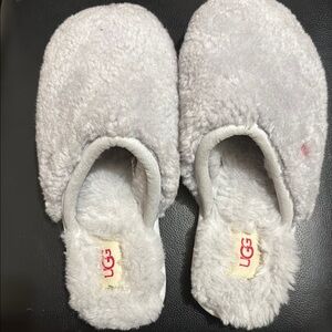 UGG purple Fuzzy Slippers - women’s size 6